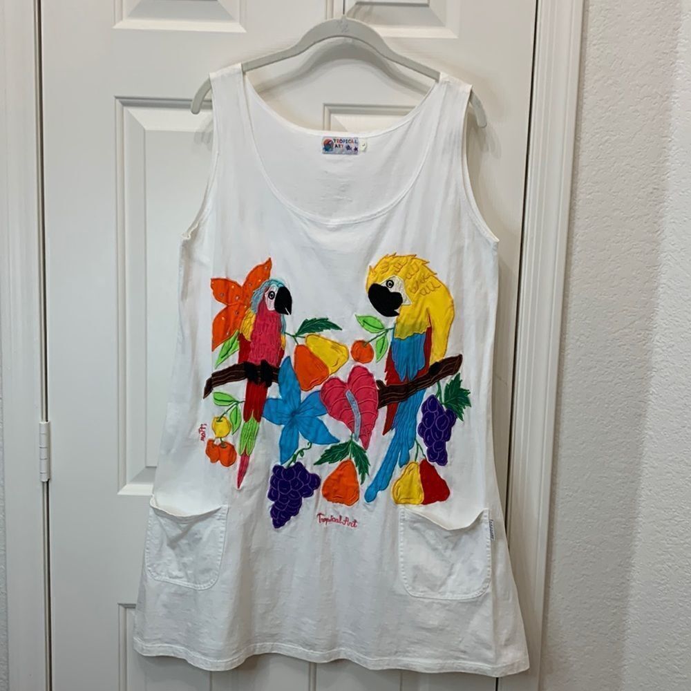 Tropical Art Size Large White Scoop Neck Short Sleeve Parrot Flowers Appliqué
